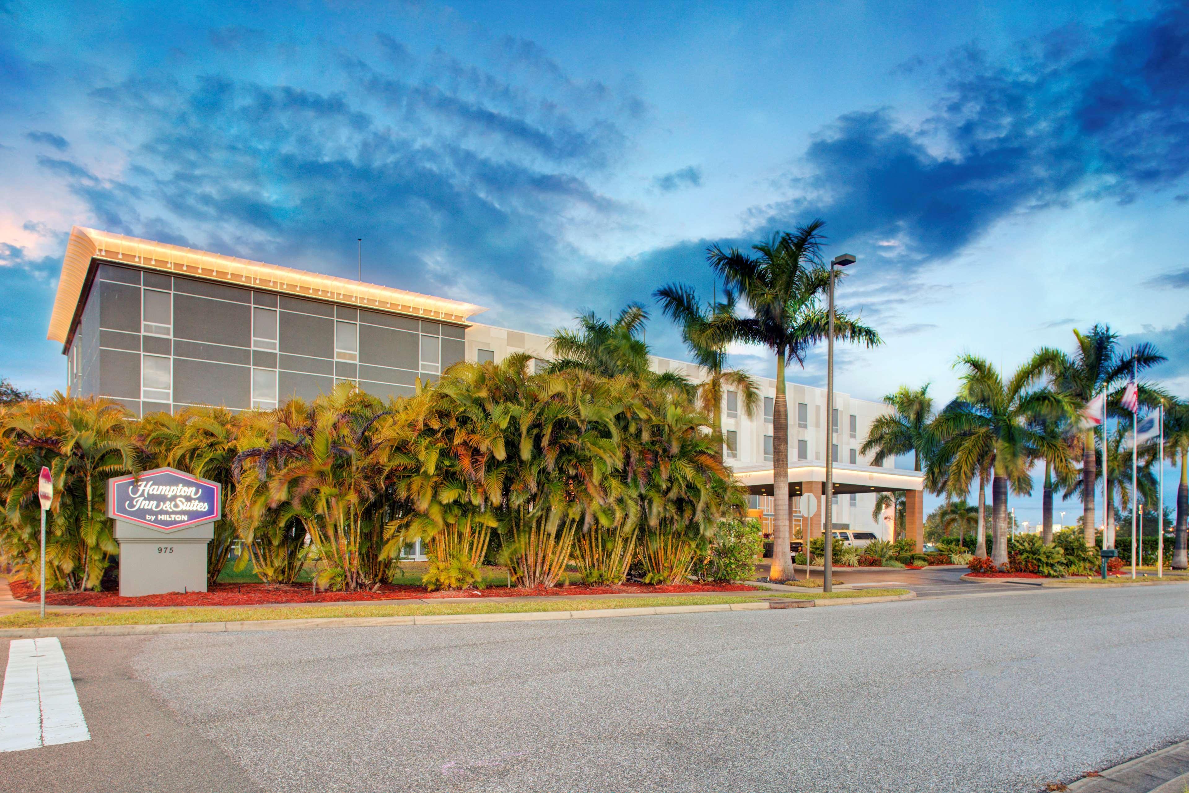 Hampton Inn & Suites Sarasota / Bradenton - Airport Exterior photo