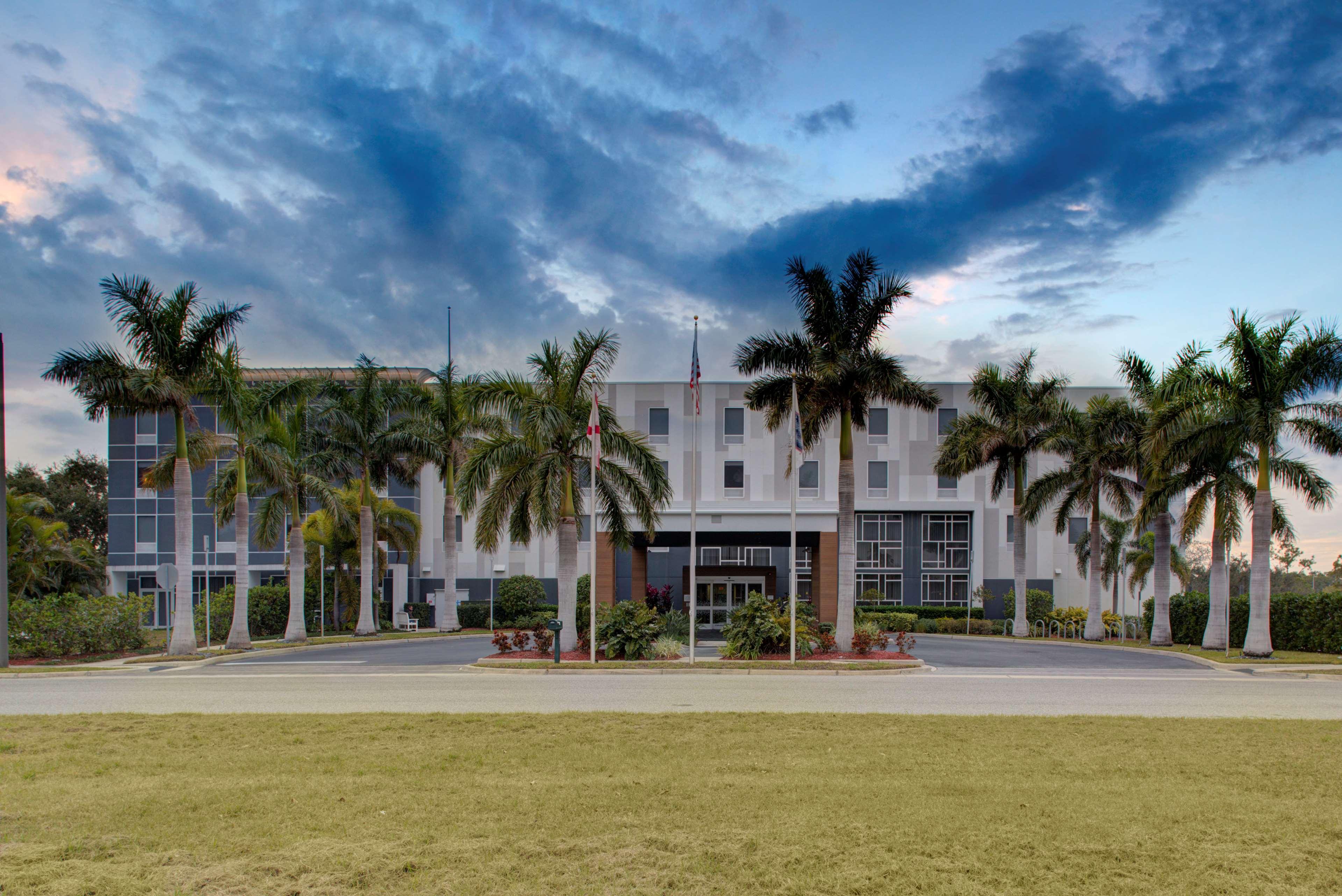 Hampton Inn & Suites Sarasota / Bradenton - Airport Exterior photo