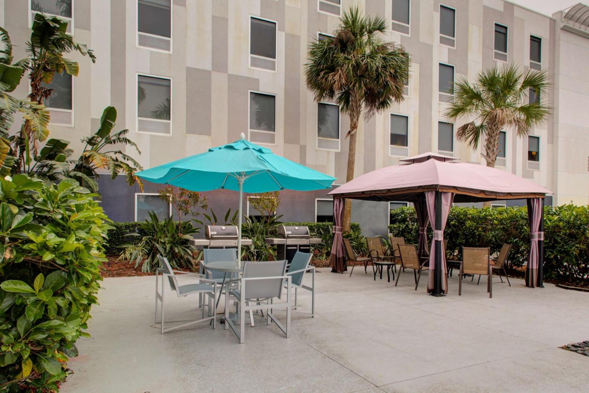 Hampton Inn & Suites Sarasota / Bradenton - Airport Exterior photo