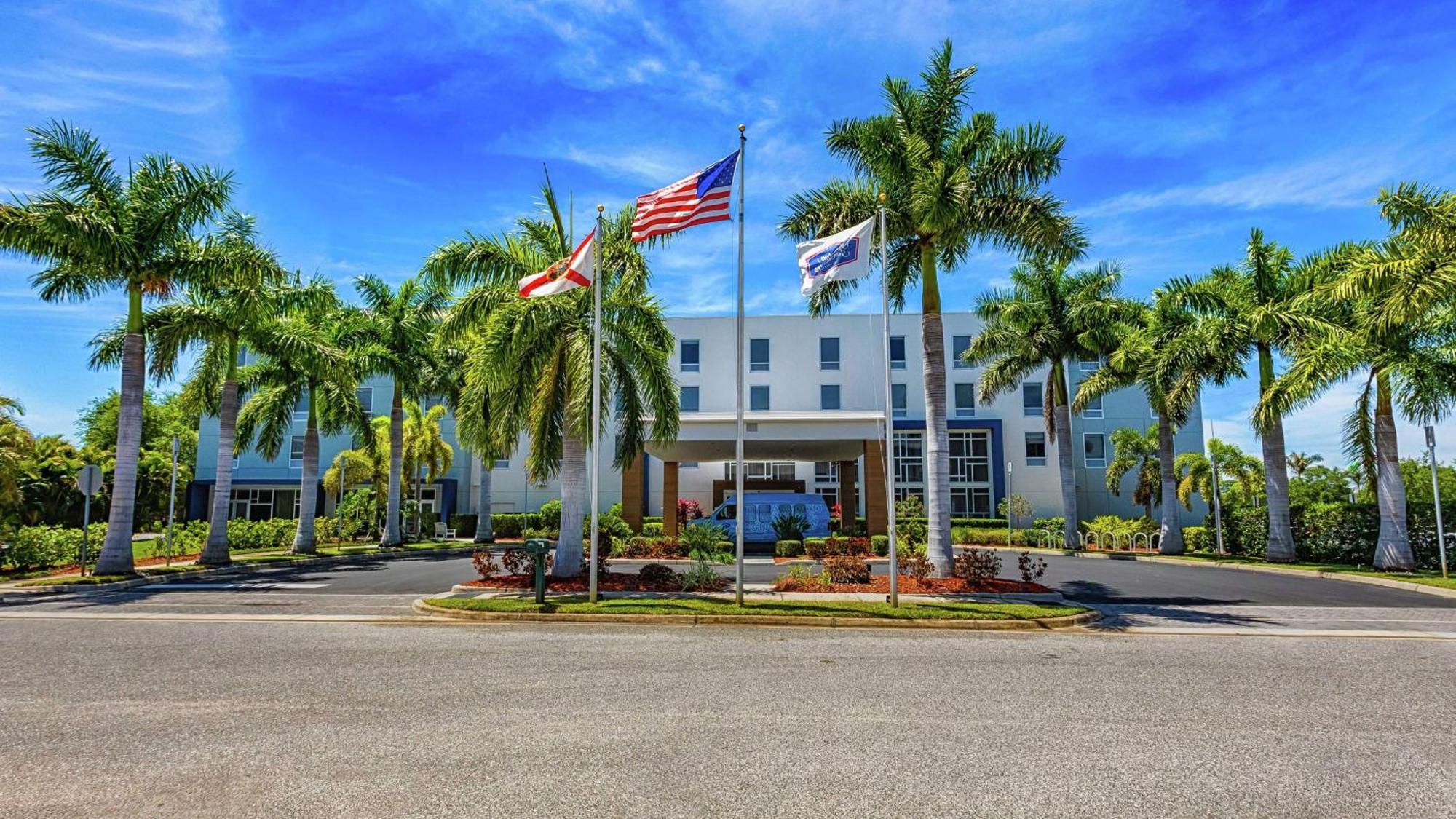Hampton Inn & Suites Sarasota / Bradenton - Airport Exterior photo
